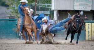 Luke-Branquinho steer wrestling