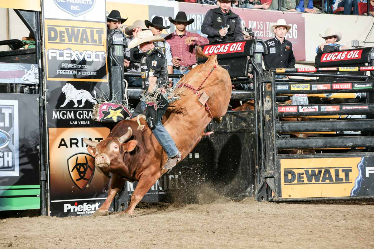 Cooper Tires Rolls On With Pbr Bfts World Finals 2017 - Cowboy 