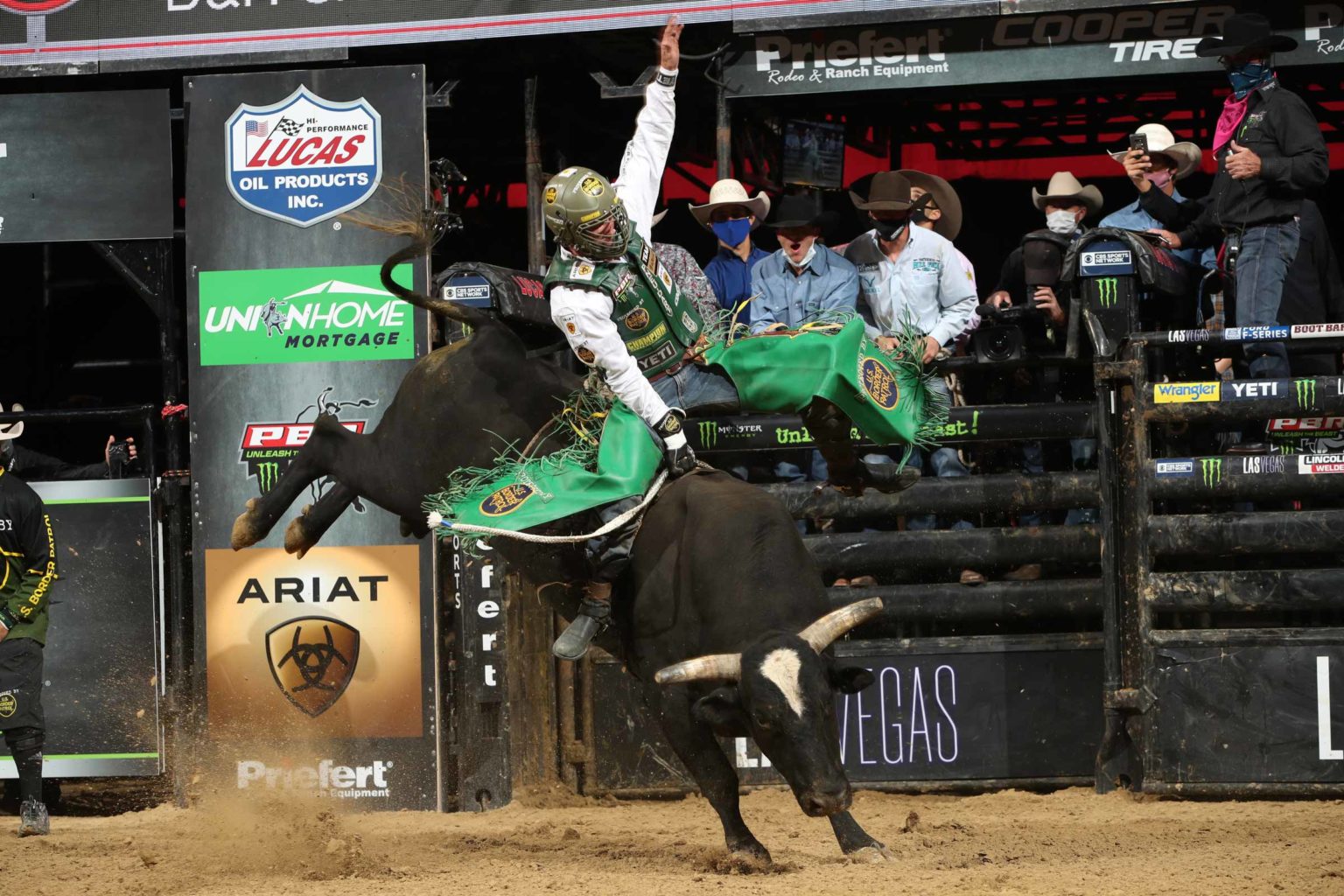 Cooper Davis 2016 PBR World Champion Cooper Davis Dominates Round 1 of Unleash The