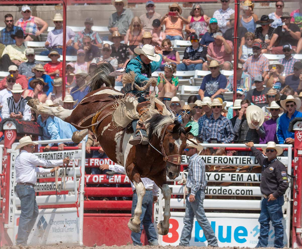 Youngsters prevail at Cheyenne Frontier Days Rodeo 2021 - Cowboy ...