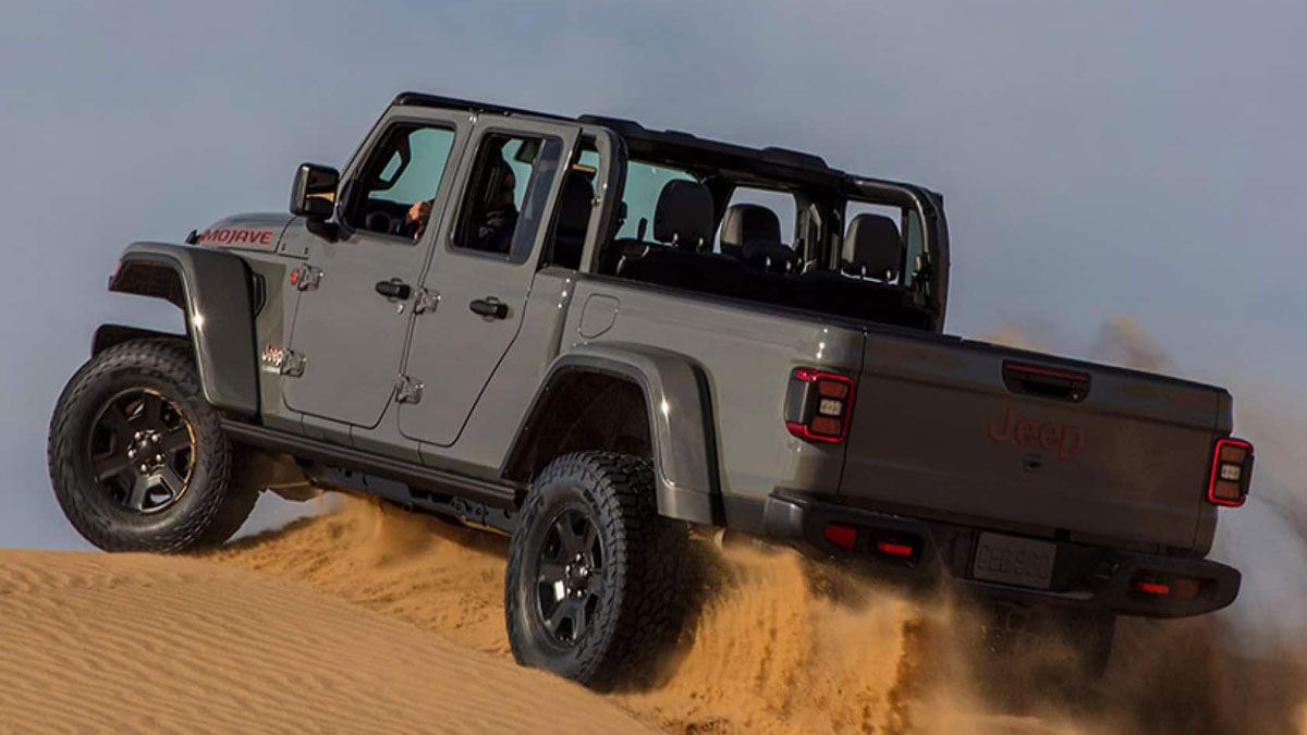 Jeep Gladiator offers truck bed, Jeep body