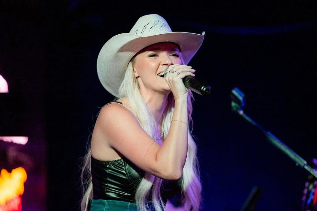 Billie Jo Jones singing