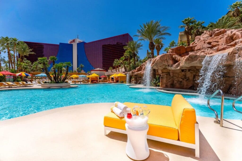 Rio daybed by the pool