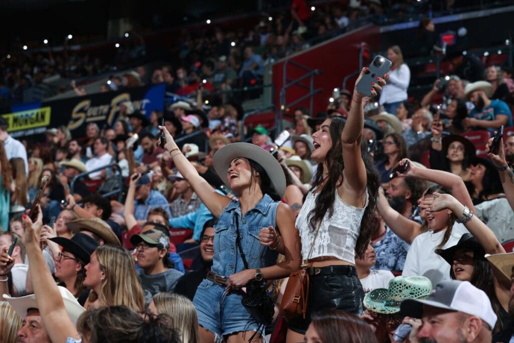 New York Mavericks Crowd