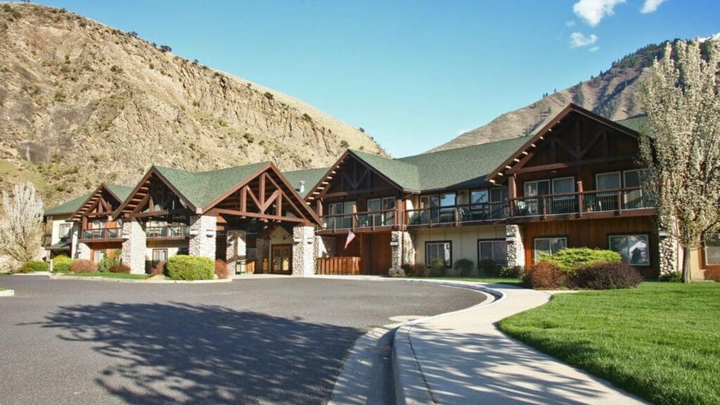 Salmon Rapids Lodge. Photo courtesy of Kilgore Adventures