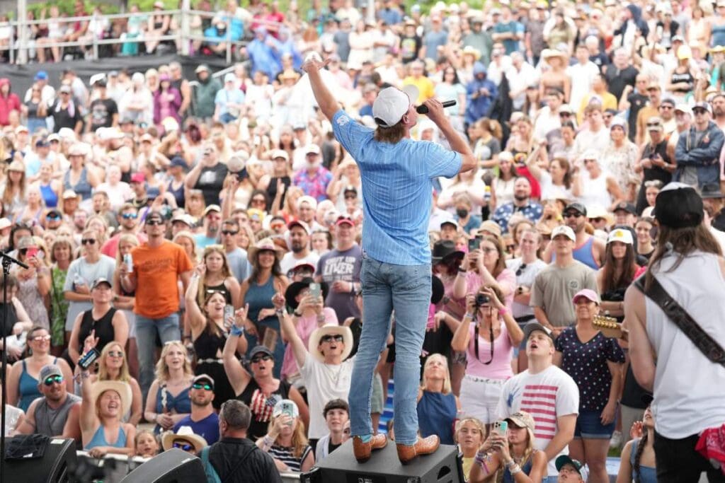 CMA Fest crowd