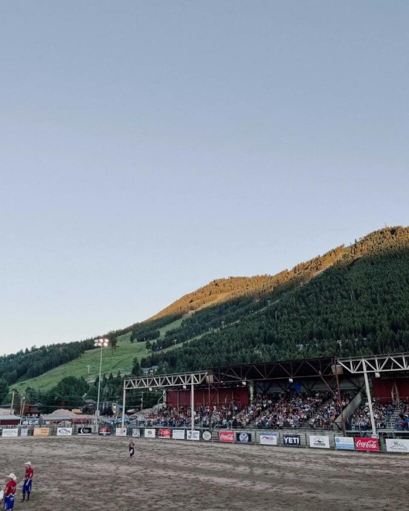 Jackson Hole Rodeo Arena w Tetons-Rexby