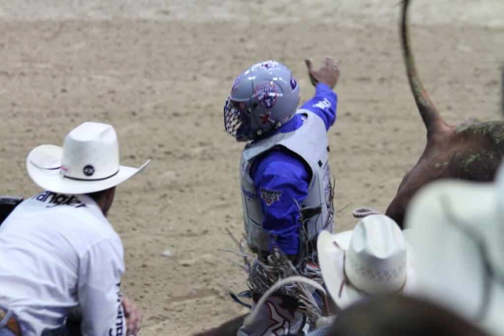 Bull Ride. NY Mavs. PBR Teams Championship. CLN Photo